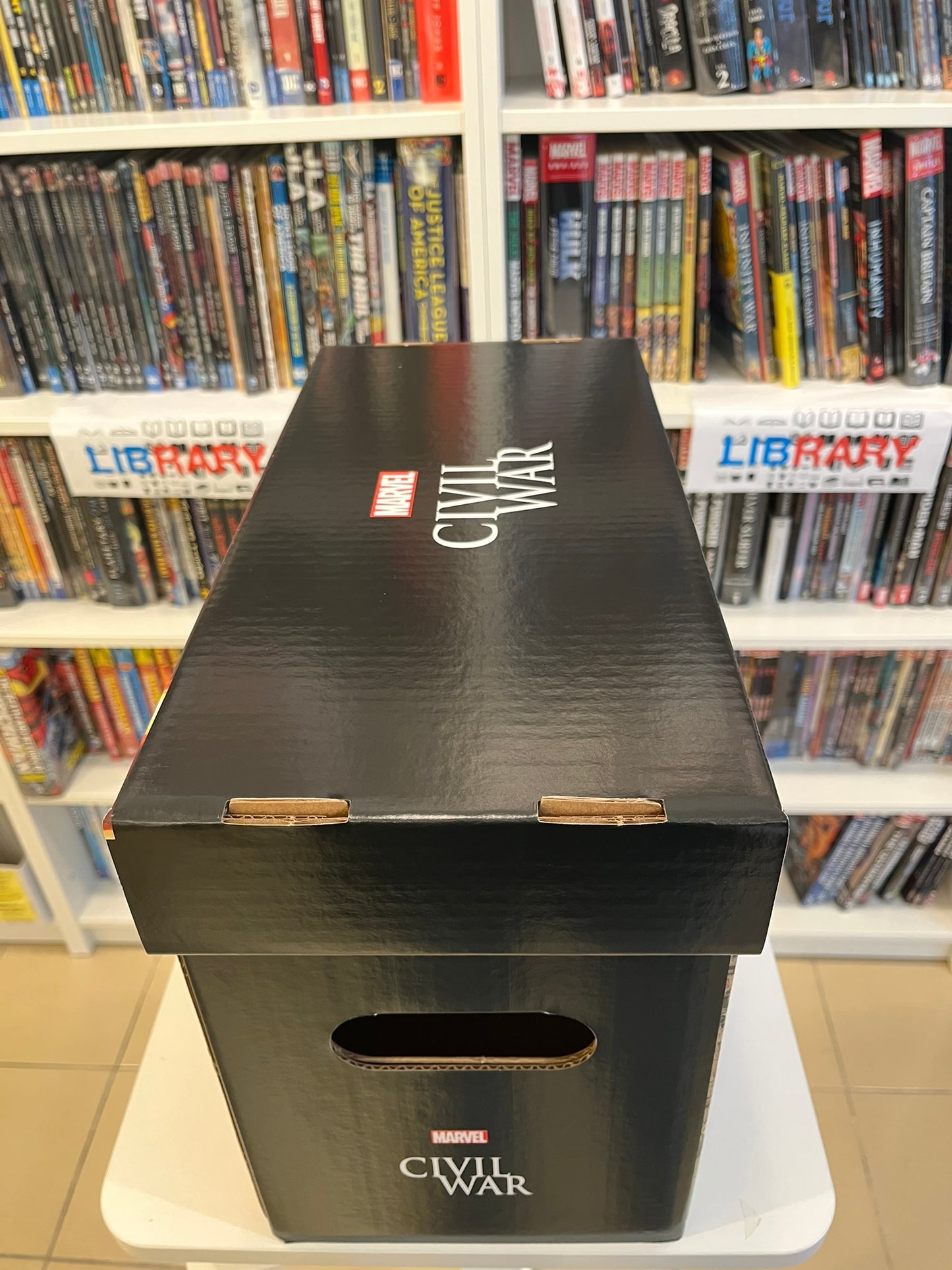 MARVEL GRAPHIC COMIC BOX: CIVIL WAR