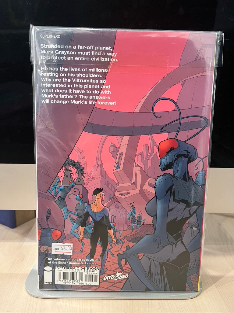 Invincible Volume 6: A Different World (SC)