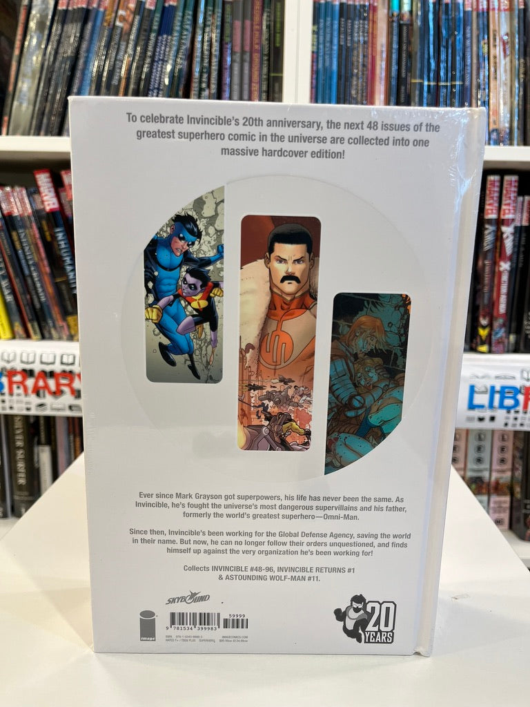 INVINCIBLE COMPENDIUM VOL.2 (HC)