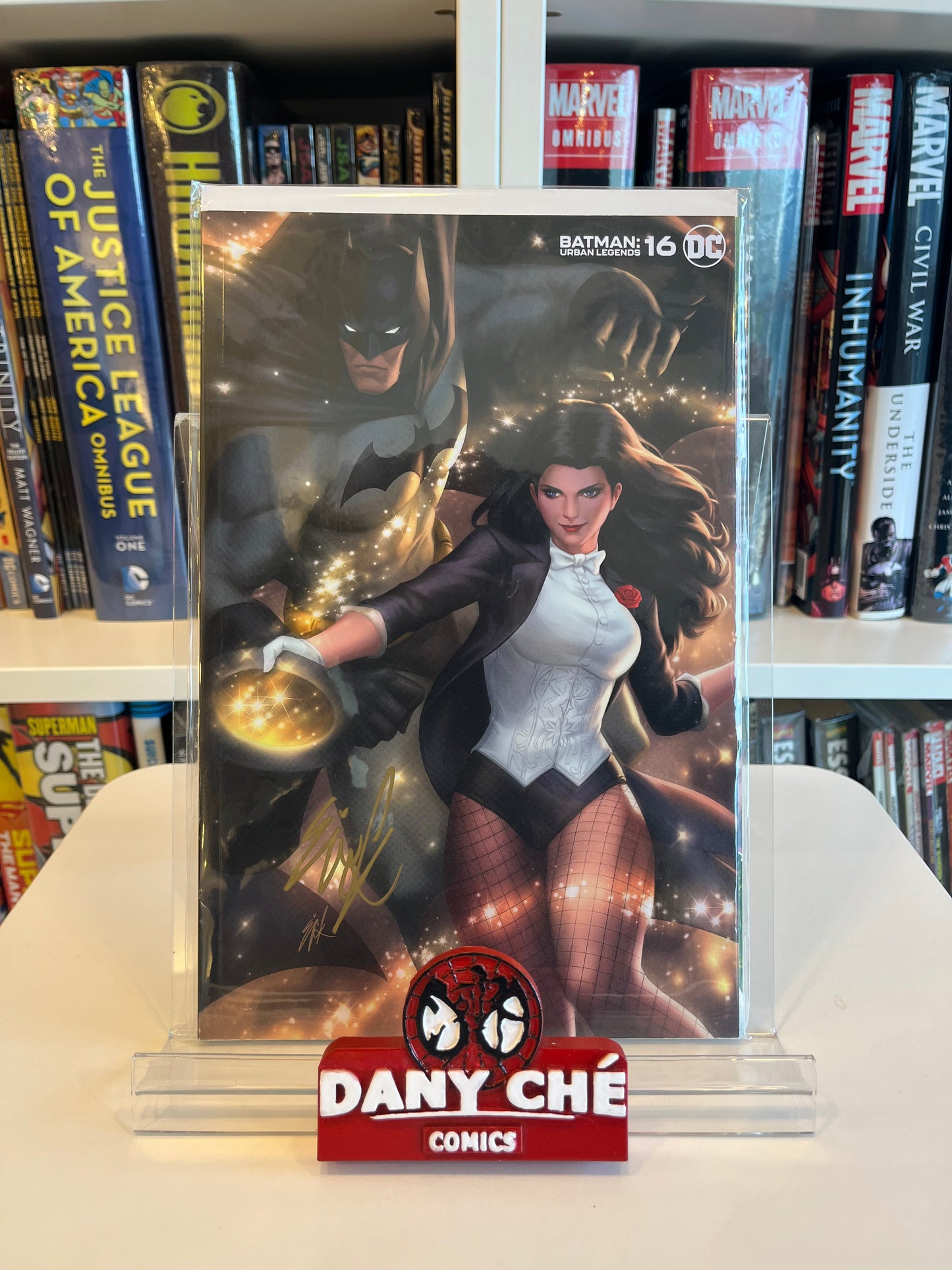 BATMAN :URBAN LEGENDS #16 EJIKURE VAR SIGNED